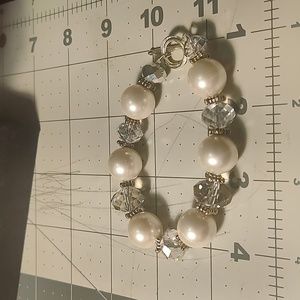 Bracelet,not sure if they are crystals they are brilliant, glass pearls